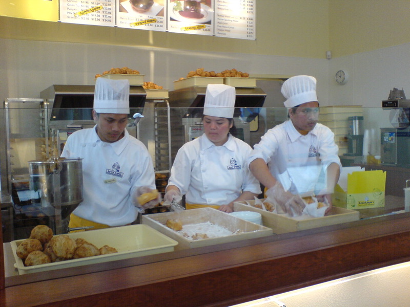 wikicreampuffassemblyline.jpg