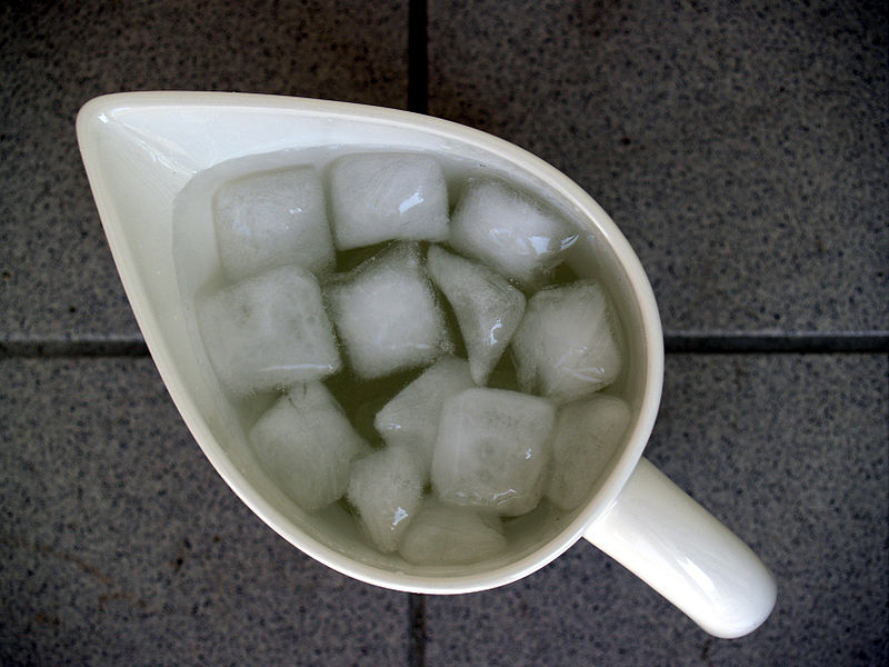 wikiicecubesinpitcher.jpg