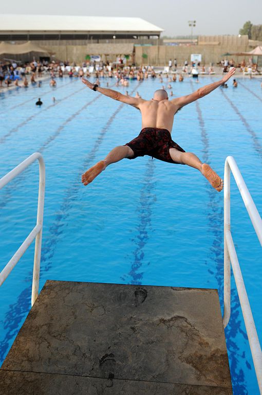wikijumpingintopooltosplash.jpg