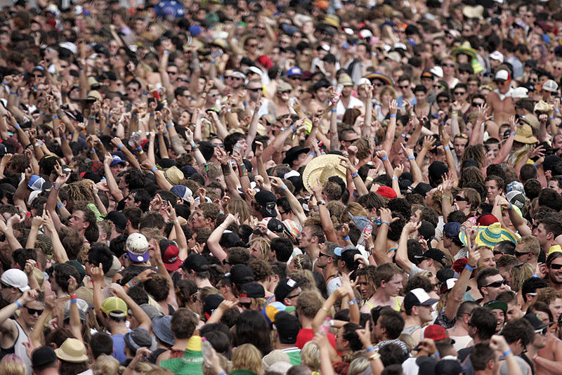 wikilargecrowd.jpg