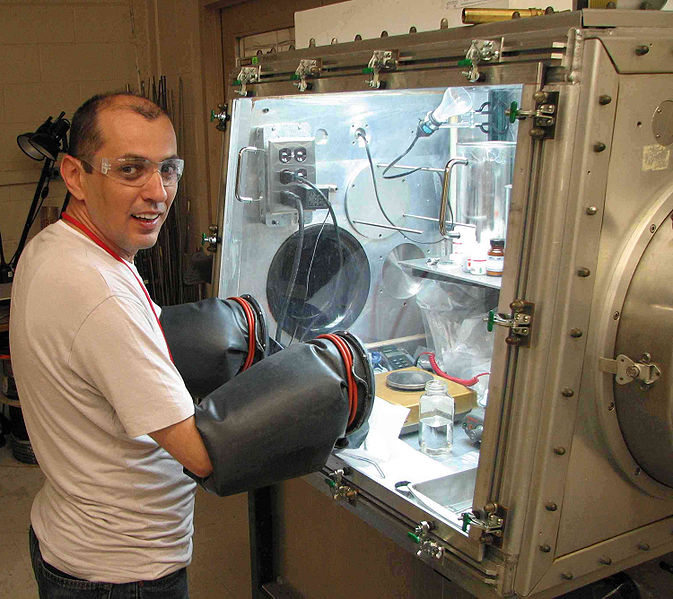 wikinitrogenglovebox.jpg