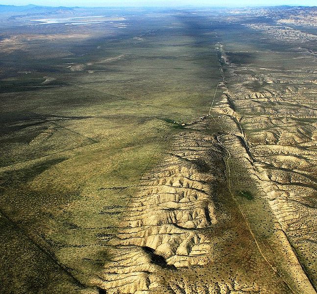 wikisanandreasfaulthroughcarrizoplain.jpg