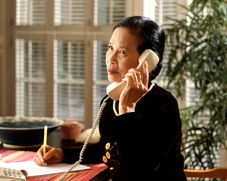 wikiwomantalkingonphone.jpg